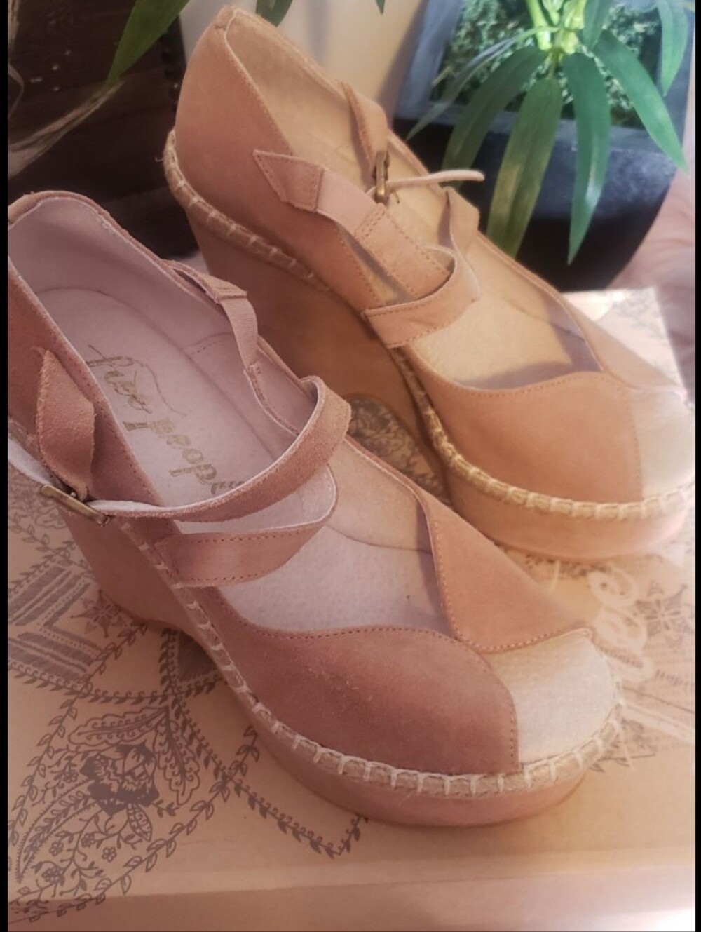 NIB FREE PEOPLE TERRACE PLATFORM.. SIZE 39 PINK